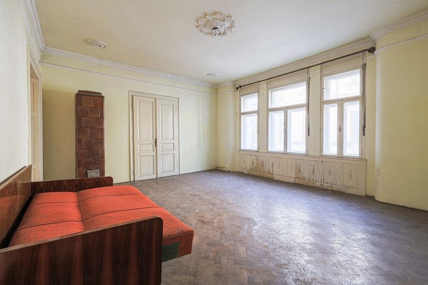 Casă individuală cu 12 camere cu Canalizare în Ultracentral
