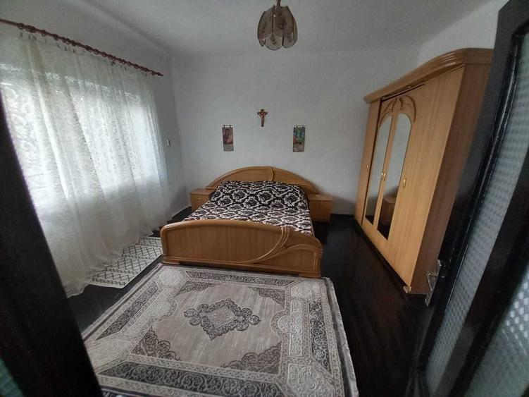 Casă cu 4 camere cu Teren 2000 Mp în Buteni