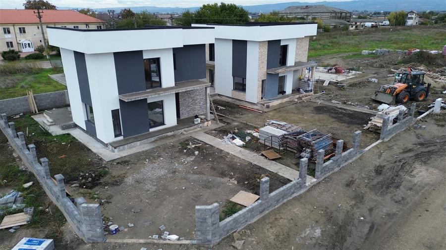 Casă individuală cu 5 camere cu Canalizare în Nord
