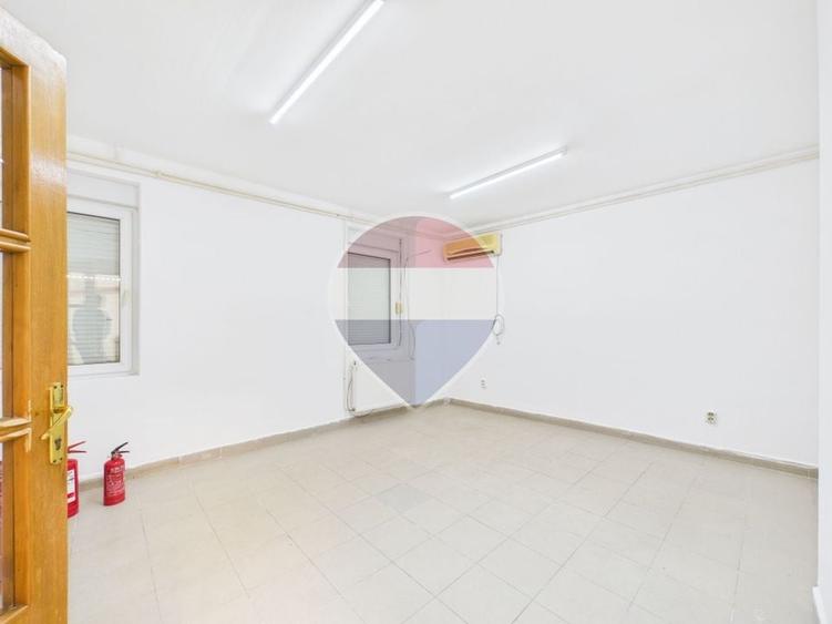 Casă cu 8 camere cu Teren 174 Mp în Nerva Traian