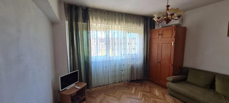 Garsonieră decomandată în Sud