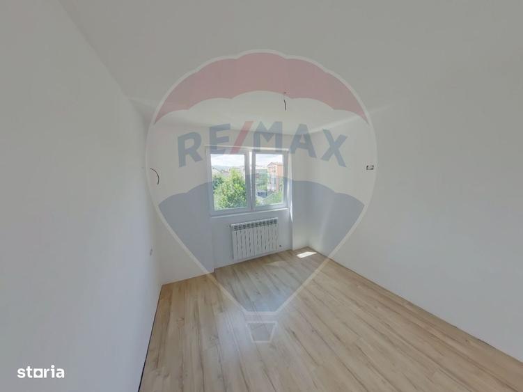 Apartament cu 4 camere decomandat în Central