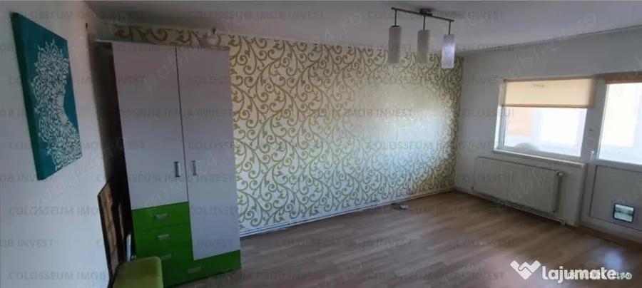 Apartament cu 3 camere decomandat în Florilor