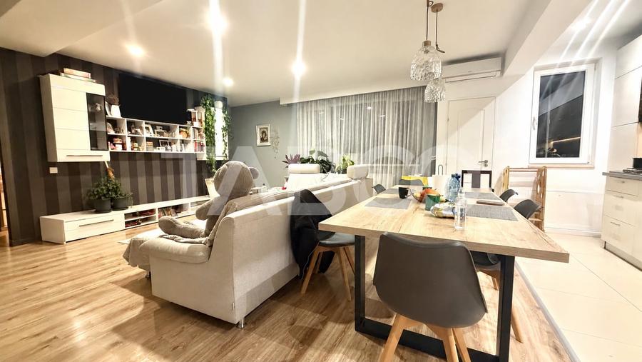 Apartament cu 3 camere semidecomandat, mobilat în Florești