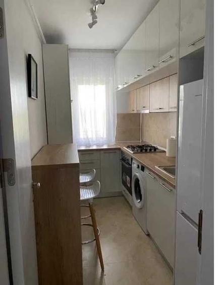 Garsonieră decomandată în Titan