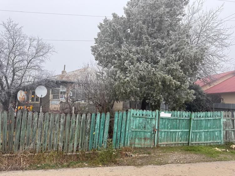 Casă cu 3 camere în Săhăteni