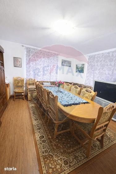 Casă cu 5 camere cu Teren 1497 Mp în Sarasău