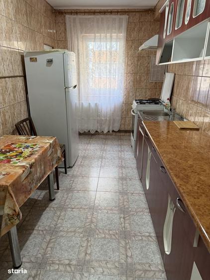 Apartament cu 3 camere decomandat în Astra