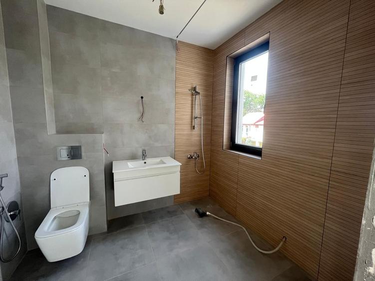 Casă individuală cu 6 camere cu Canalizare în Tunari