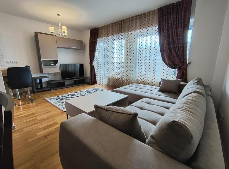 Apartament cu 3 camere semidecomandat, mobilat în Dristor
