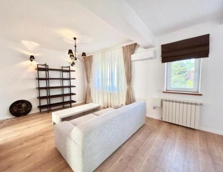 Casă cu 3 camere cu Teren 200 Mp în Băneasa