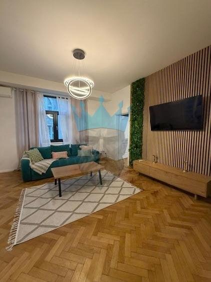 Apartament cu 3 camere circular, mobilat în P-ța Unirii