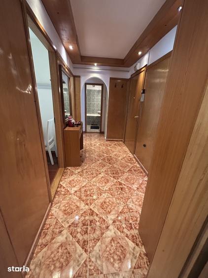 Apartament cu 3 camere decomandat în Girocului
