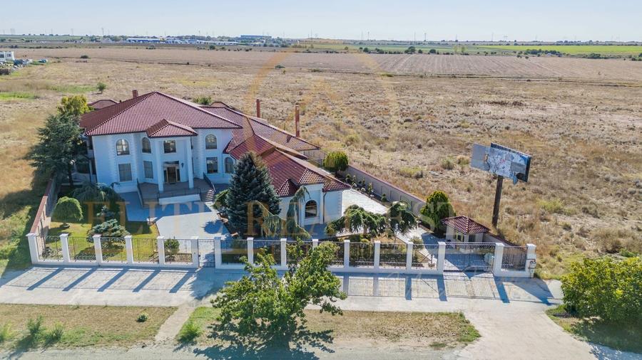 Casă individuală cu 11 camere cu Canalizare în Tomis Plus