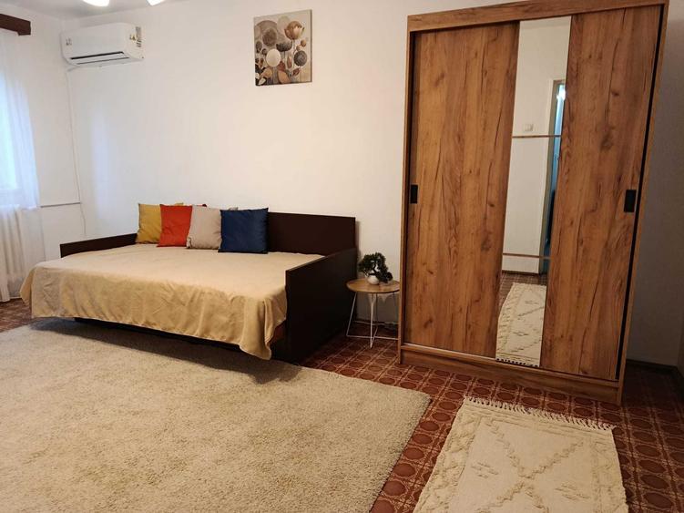 Apartament cu 2 camere decomandat în Sărari
