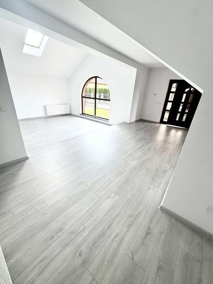 Casă cu 4 camere în Central