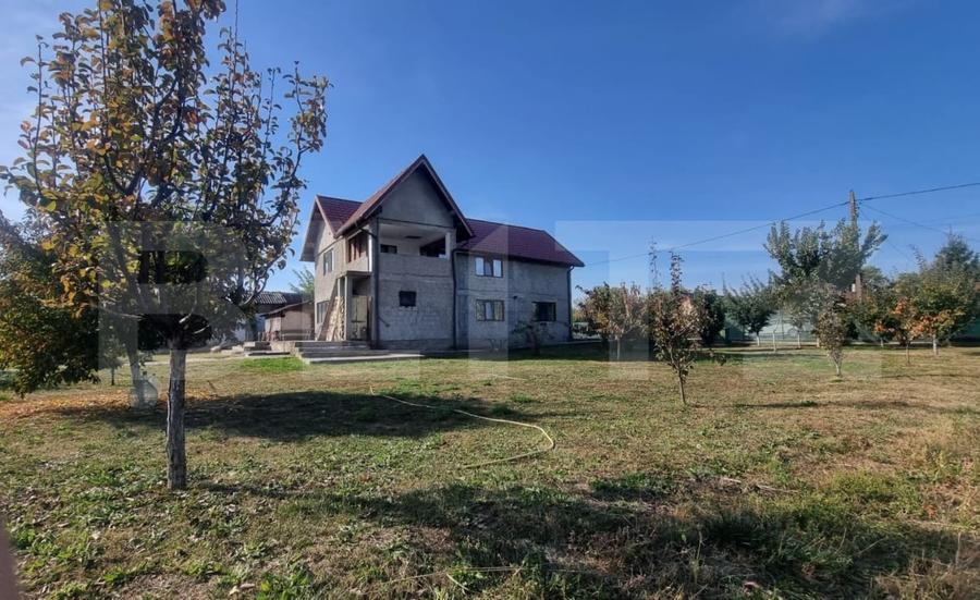 Casă individuală cu 4 camere cu Teren 1550 Mp în Drăgănești
