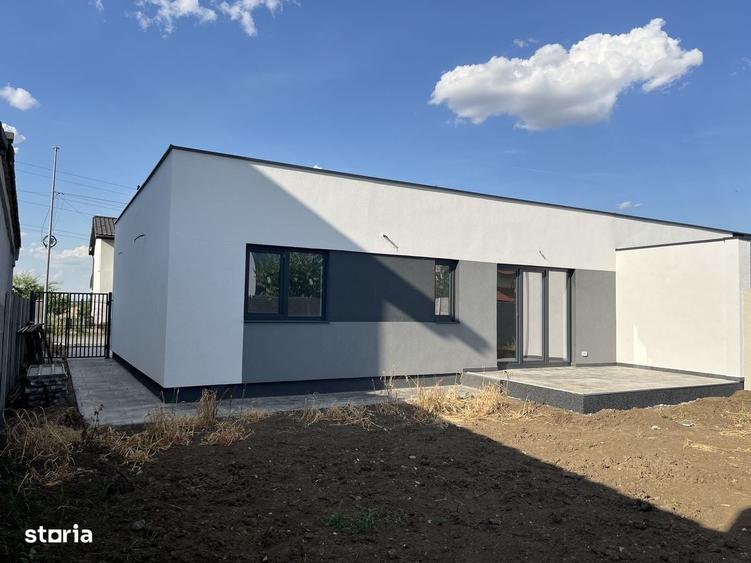 Casă cu 3 camere în Dumbrăvița