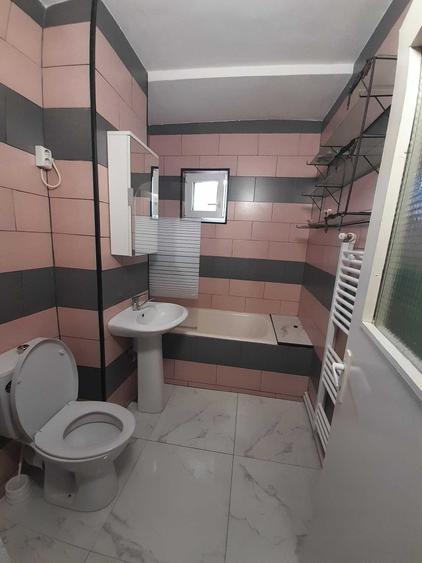 Apartament cu 4 camere decomandat în Criș