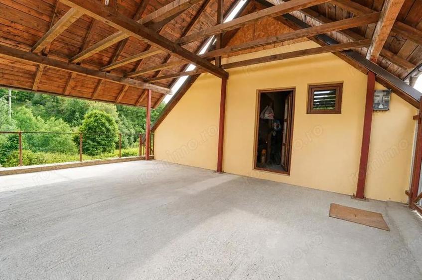 Casă cu 2 camere cu Teren 1421 Mp în Bistrița