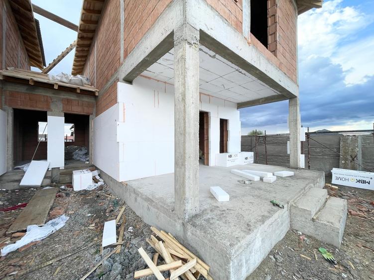 Duplex cu 4 camere cu Canalizare în Urseni