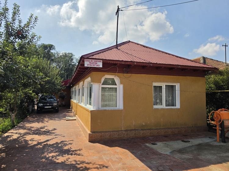 Casă cu 4 camere în Comana