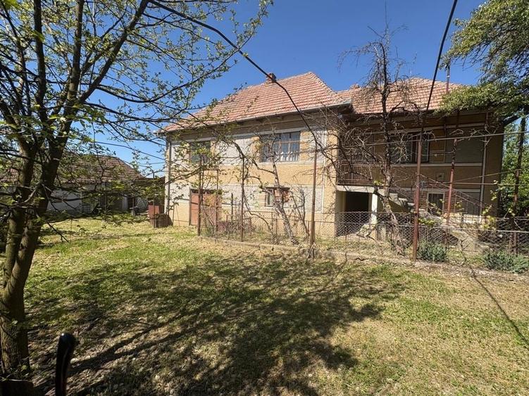 Casă cu 4 camere în Recea
