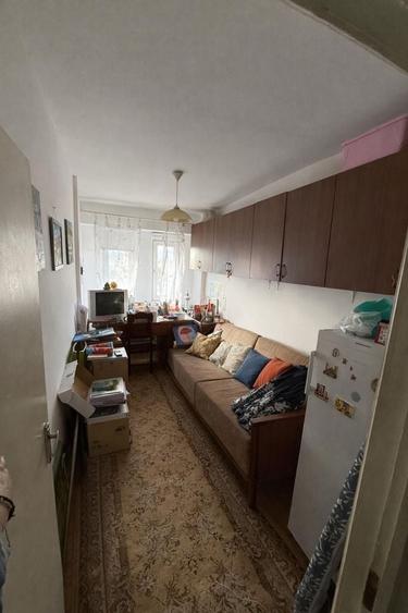 Apartament cu 4 camere decomandat în Exterior Vest