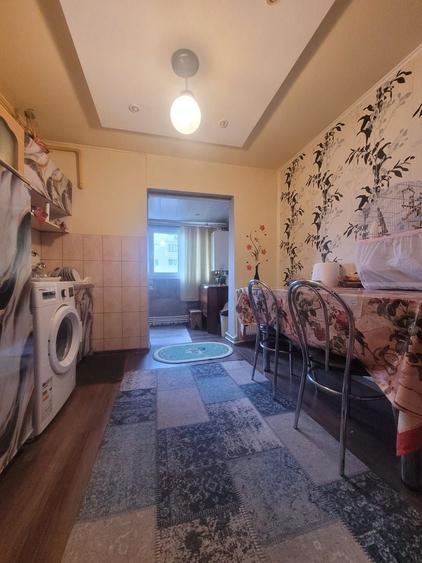 Apartament cu 3 camere decomandat în Sud
