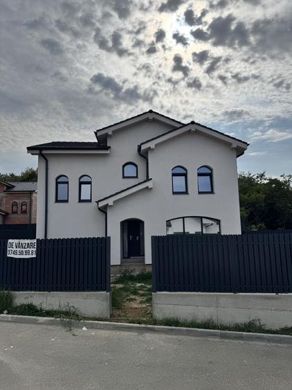 Casă cu 4 camere în Exterior Vest