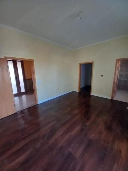 Apartament cu 5 camere decomandat în Central