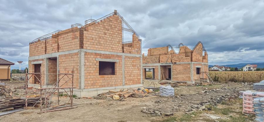 Casă individuală cu 4 camere cu Canalizare în Prejmer