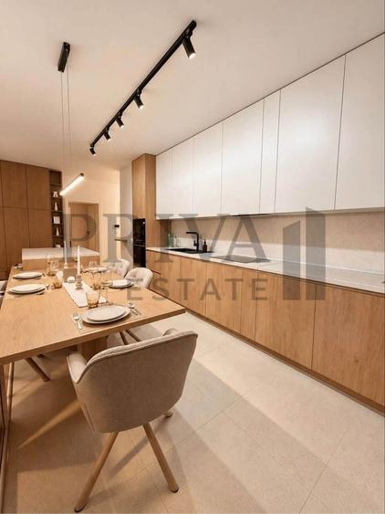 Apartament cu 3 camere, mobilat în Central