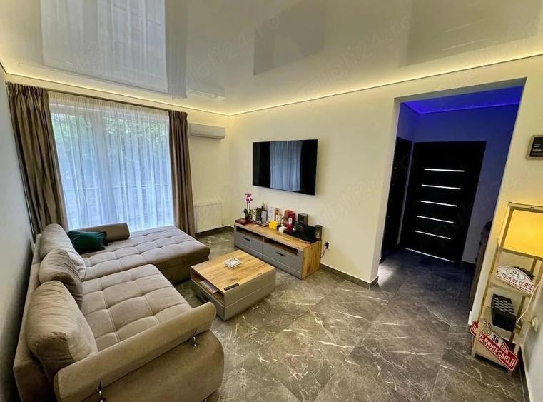 Apartament cu 3 camere decomandat în Florești