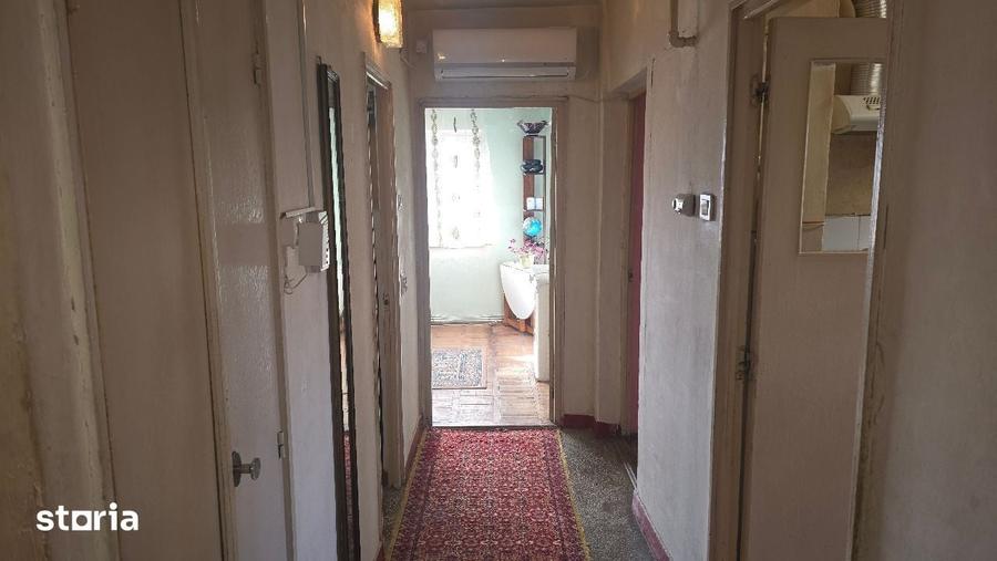 Apartament cu 3 camere decomandat în Central