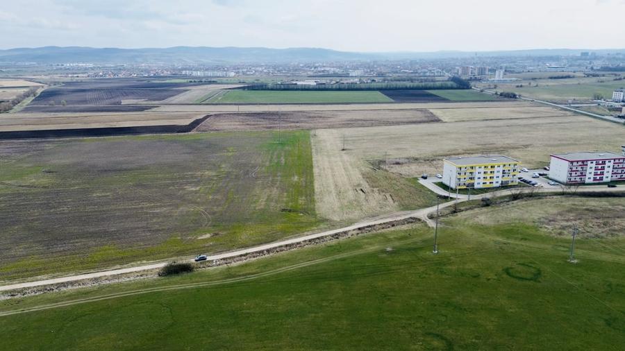 Teren Construcții intravilan de 16094 mp, în Periferie