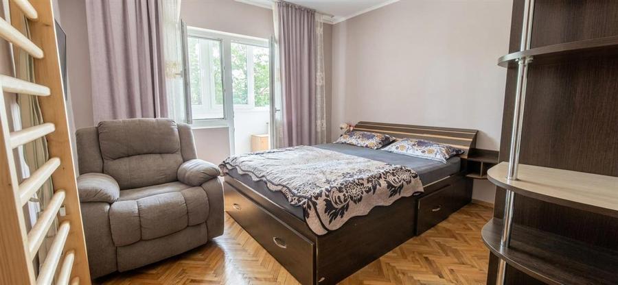 Apartament cu 3 camere decomandat în Decebal