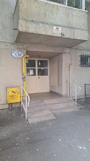 Apartament cu 2 camere decomandat în Casa de Cultură