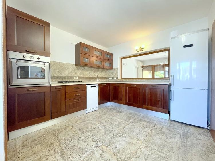 Duplex cu 5 camere cu Canalizare în Torontalului