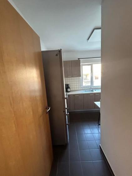 Apartament cu 3 camere semidecomandat, mobilat în Central