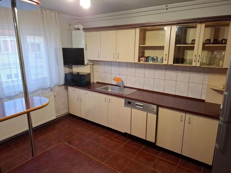Apartament cu 2 camere decomandat în UTA
