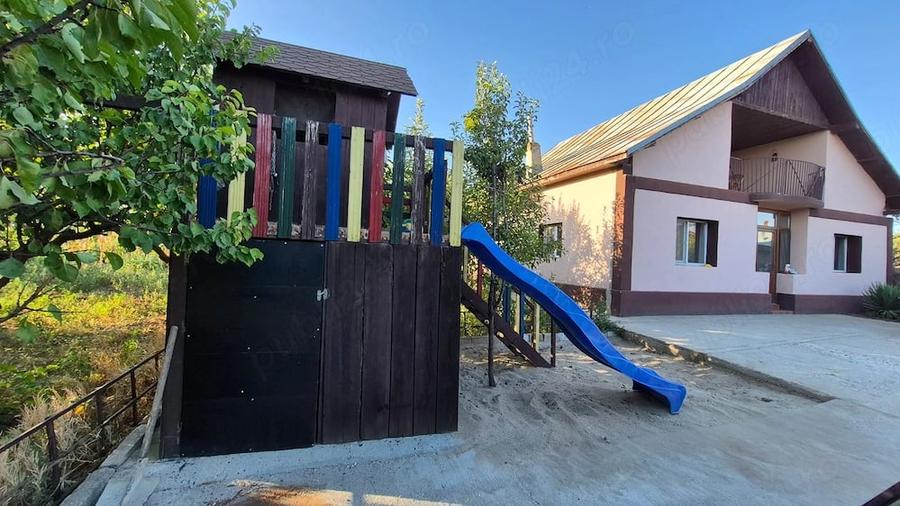 Casă cu 4 camere cu Teren 1800 Mp în Central