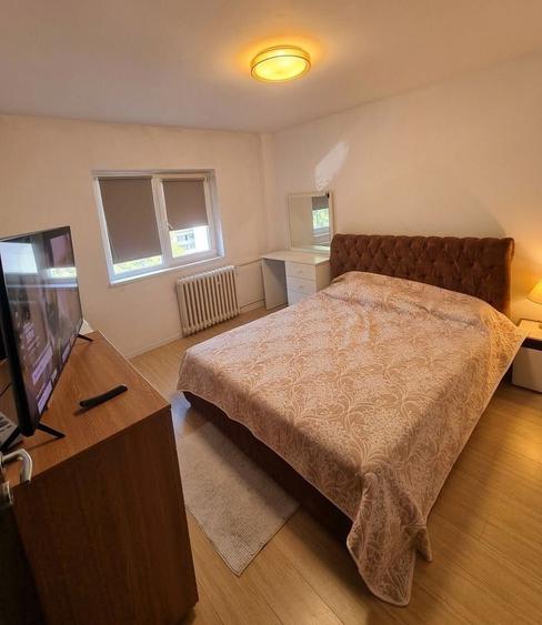 Apartament cu 3 camere decomandat în Far