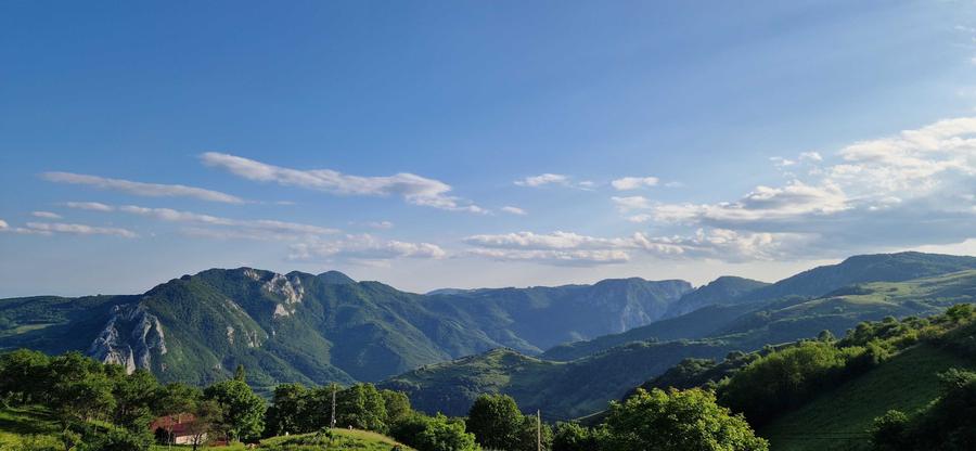 Teren de 127000 mp, în Râmeț
