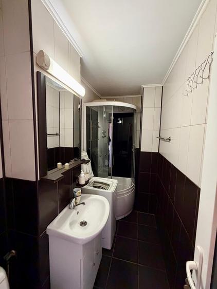 Garsonieră decomandată în Far