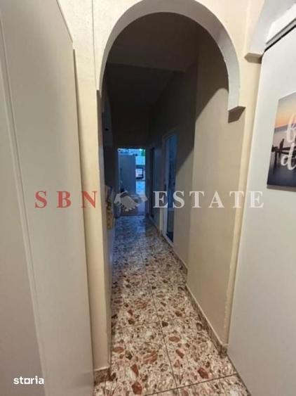 Apartament cu 3 camere semidecomandat în Rahova
