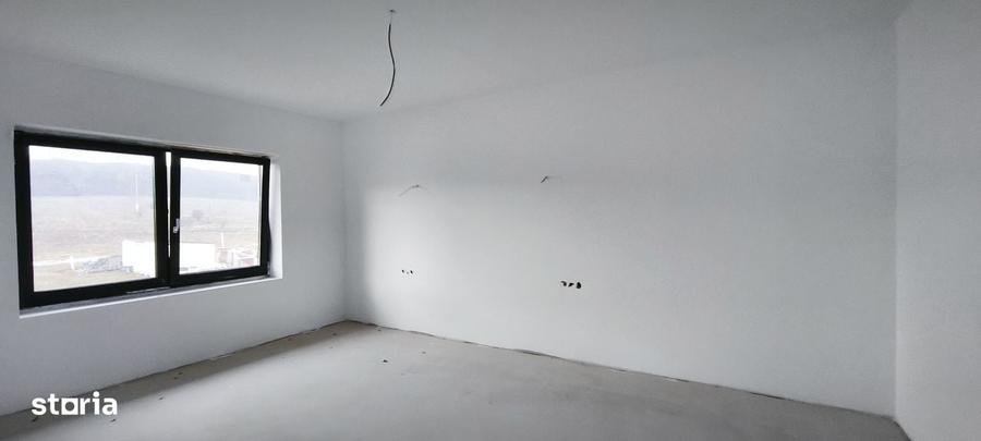 Casă cu 4 camere în Corunca