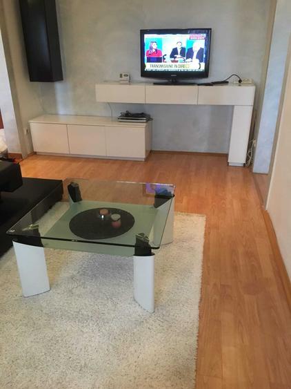 Apartament cu 3 camere semidecomandat în Aradului
