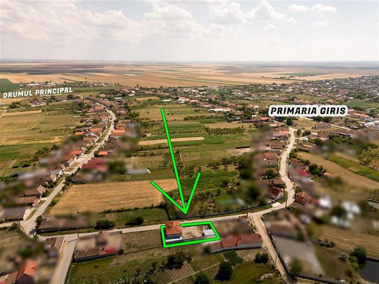 Casă cu 8 camere cu Teren 600 Mp în Girișu de Criș