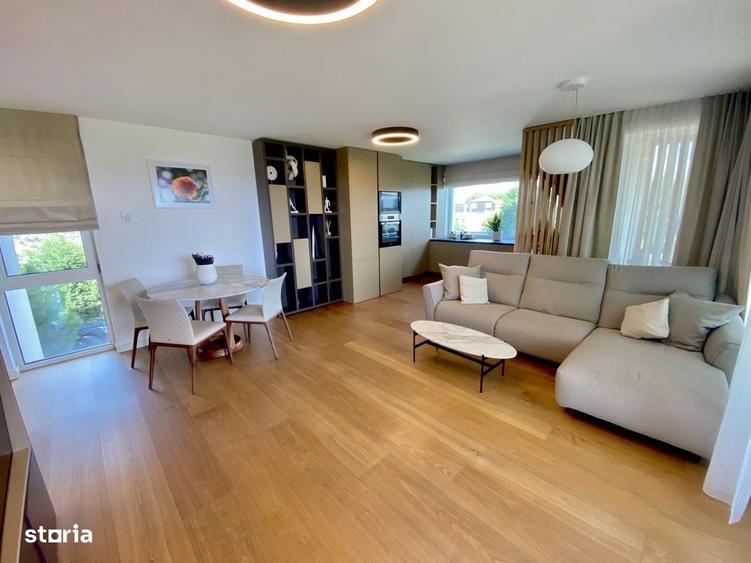 Apartament cu 3 camere semidecomandat în Ciupercenii Noi